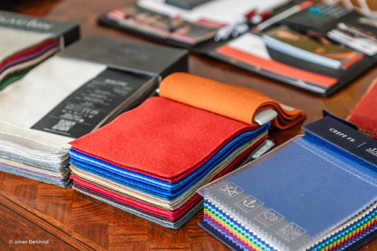 Nieuwe bekleding voor eetkamerstoelen: velours of microleder?
