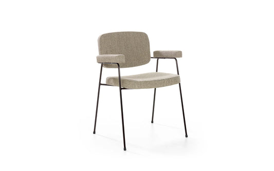 Een compacte designkruk vernieuwen met de juiste stof en nauwkeurige afwerking