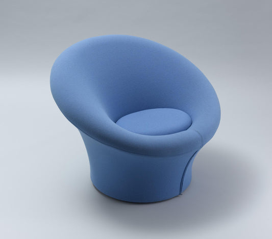 Vakmanschap voor de ronde vormen van deze beroemde designfauteuil